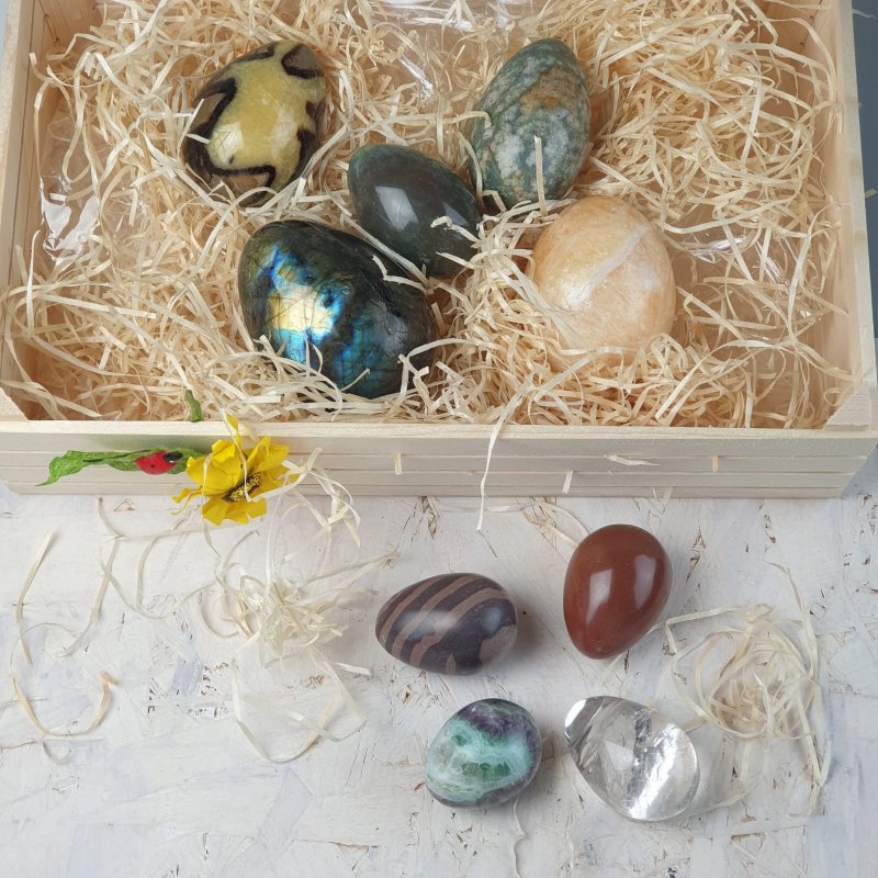 Uova in pietre dure, una tradizione preziosa