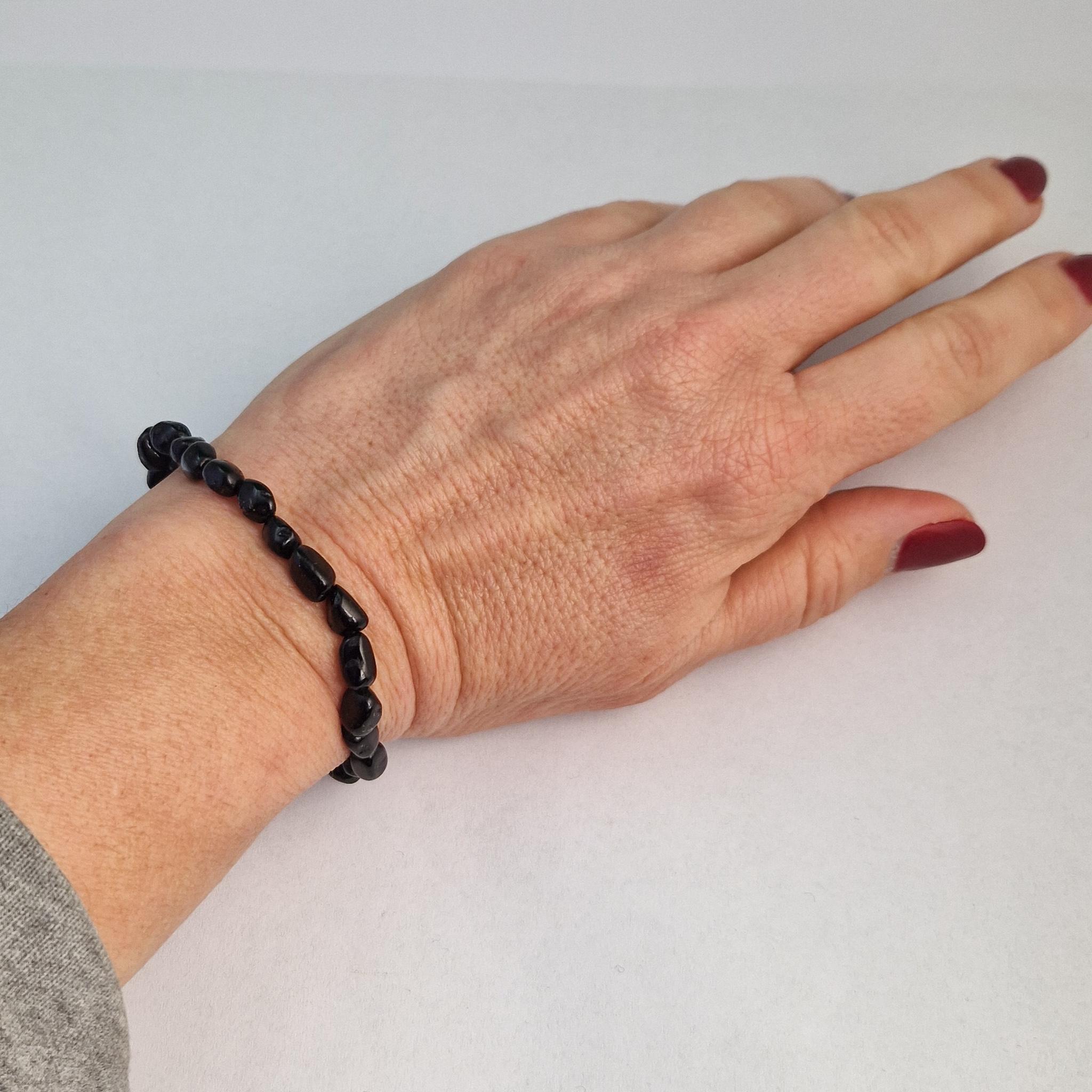 Bracciale Elastico In Tormalina Nera Con Sfere Da 4 Mm - Realizzato A Mano, Lunghezza 18 Cm - Confezione Regalo In Sacchetto Organza - 2