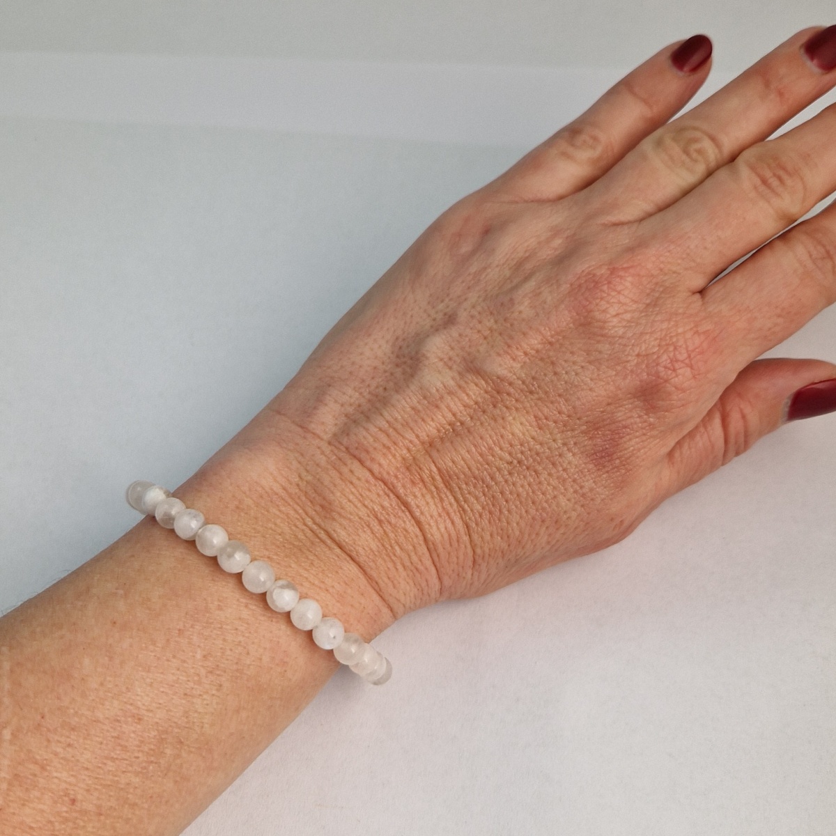 Video su Qual è Bracciale in cristallo con perle di pietre semipreziose elegante per la moda