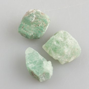 Grezzo Smeraldo | Dimensioni varie : pietre circa 1-2 cm 0,005 kg