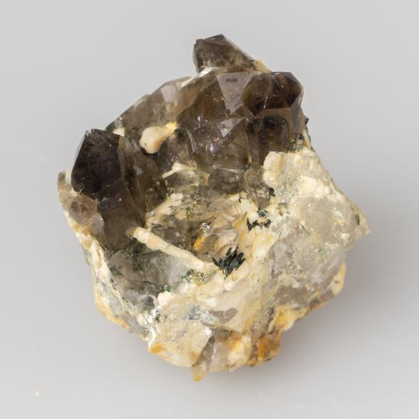 Cristalli di Quarzo fumé e Aegirina su Ortoclasio | 5X4,5X5,3 cm 0,105 kg