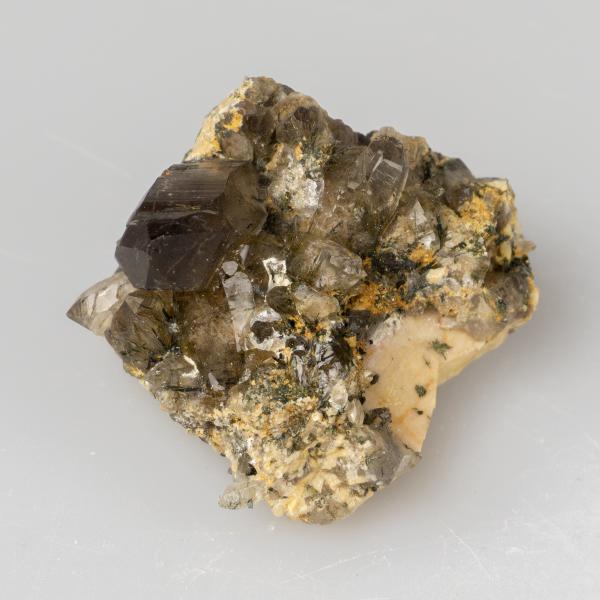 Drusa di Quarzo fumé su Ortoclasio e Aegirina | 4,5X4X3 cm 0,055 kg