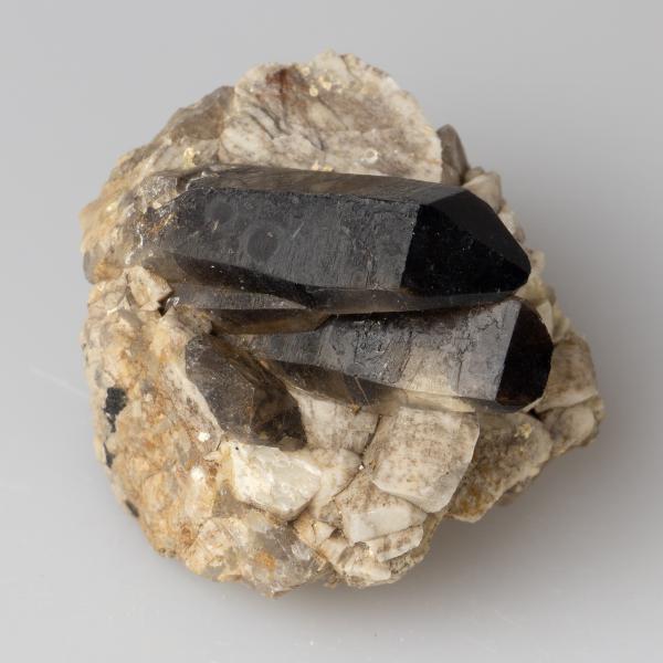 Cristalli di Quarzo fumé e Aegirina su Ortoclasio | 6,5X5,5X5,5 cm 0,195 kg