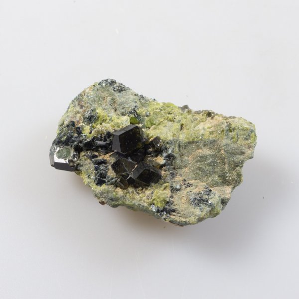 Granato Andradite ed Epidoto, Afghanistan | 4,5 x 3,2 x 1,7 cm, 0,033 kg