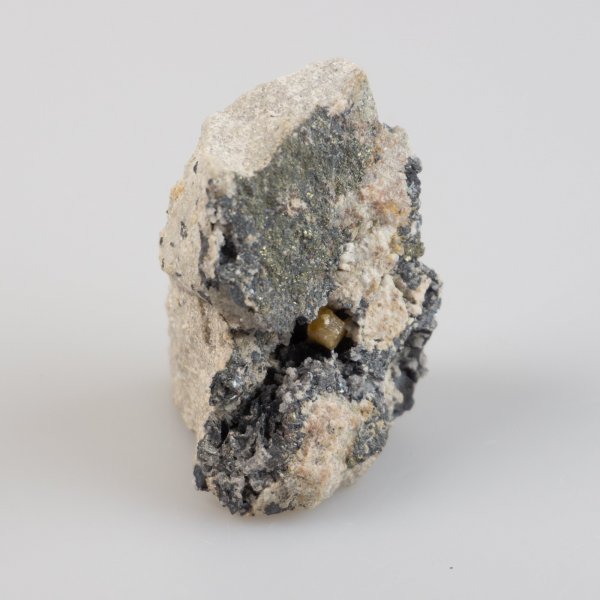 Scheelite, New Mexico | 5,1 x 3,5 x 3,7 cm, 0,077 kg