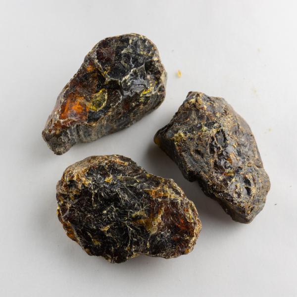 Grezzo Ambra | Dimensioni varie : pietre circa 4-7 cm 0,025 kg