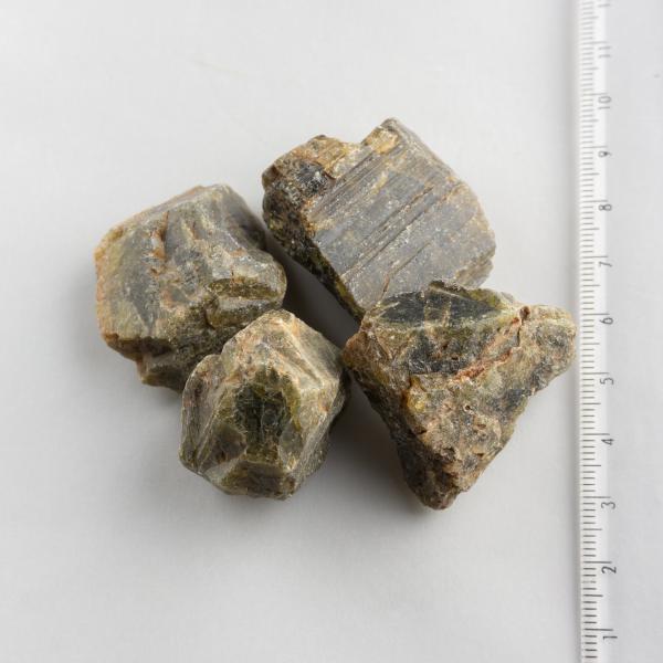 Grezzo Scapolite | Dimensioni varie : pietre circa 2-4 cm 0,030 kg