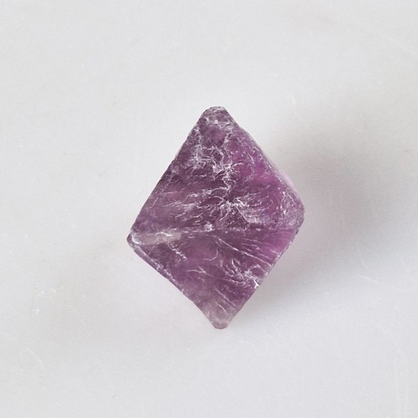 Ottaedro grezzo Fluorite viola | 3 cm