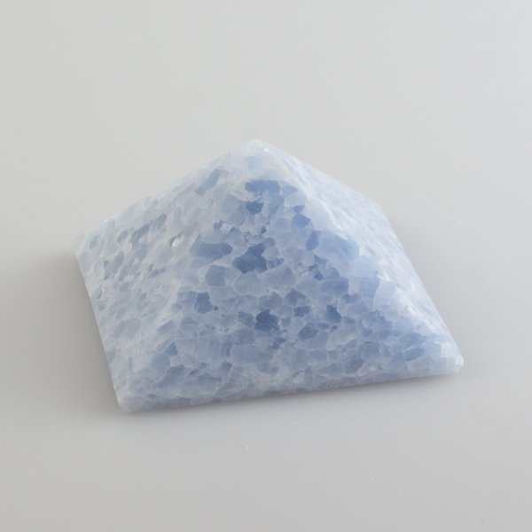Piramide di Calcite azzurra | 6,7x6,7x3,8 cm 0,195 kg