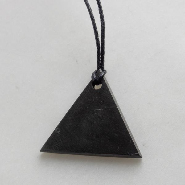 Ciondolo di Shungite Triangolo maschio | pietra 3X0,3 cm 0,005 kg