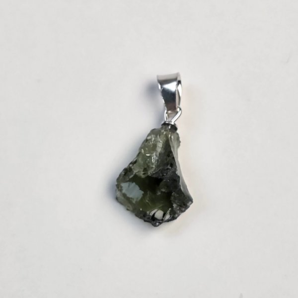 Ciondolo con Moldavite grezza e argento 925