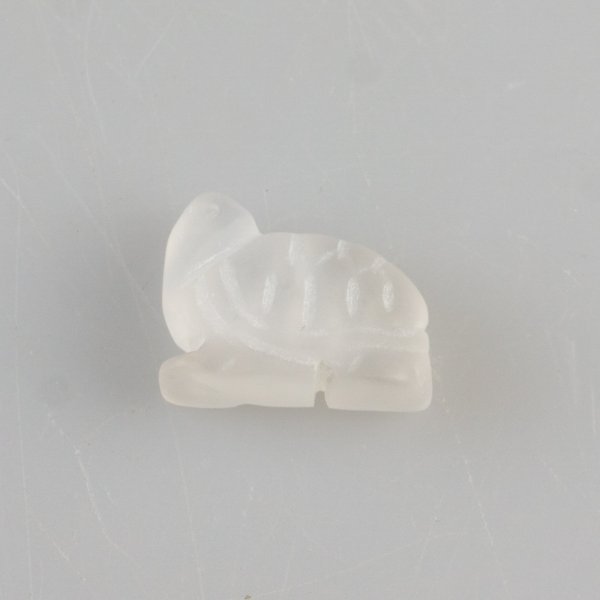 Tartaruga in Quarzo satinato, pietra forata | 1,5 x 1 cm