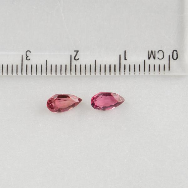 Pietra faccettata pariglia gocce tormalina rossa | 7x4x3 mm 1,01 ct